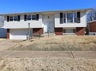 1454 Friar Tuck Ln, Saint Louis, MO 63125