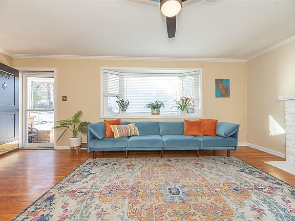 5th image of 1152 Evans Ave