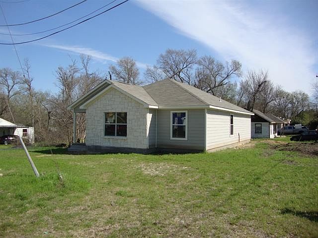 2nd image of 121 Cottonwood Dr