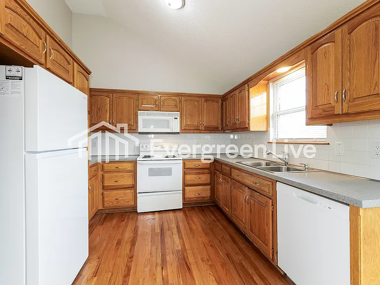 11127 N Lewis Ave — Photo 5