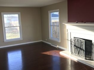 232 N Country Club Dr, Addison, IL 60101