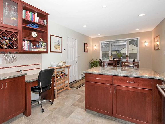 5th image of 3 Linden Ln