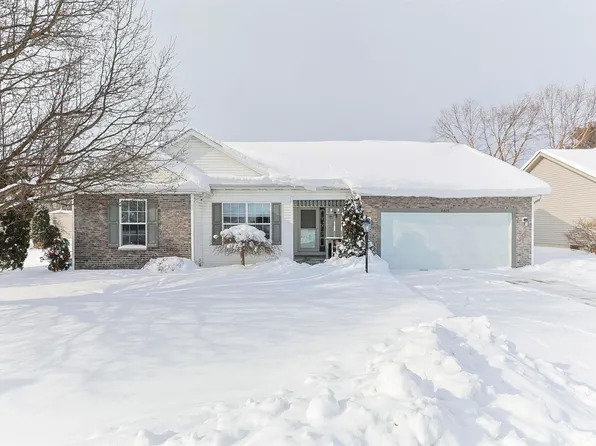 4405 Jade Crossing Dr, South Bend, IN 46628