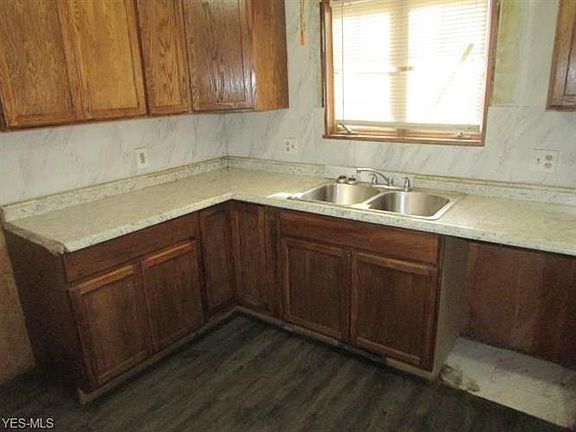 2nd image of 33 Union St