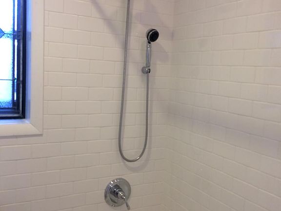Shower/ tub