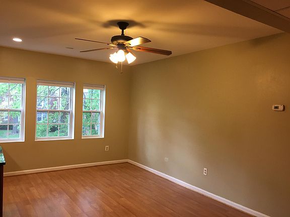 3rd image of 1859 Wilson Blvd APT 372