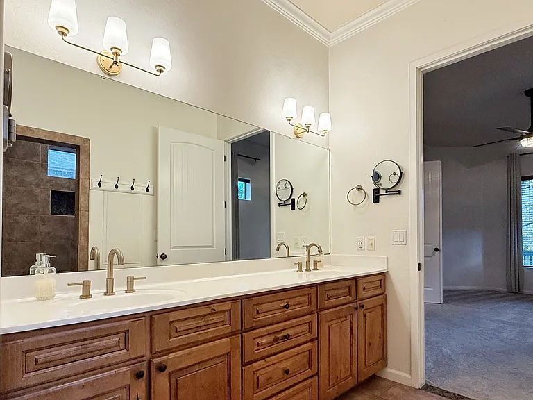 3041 W Simon Cir — Photo 3