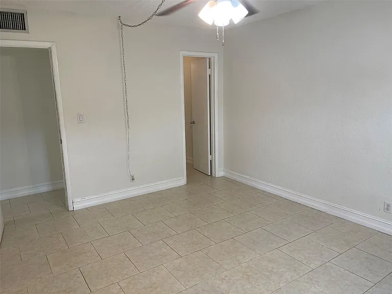 770 SE 2nd Ave #E106 — Photo 9
