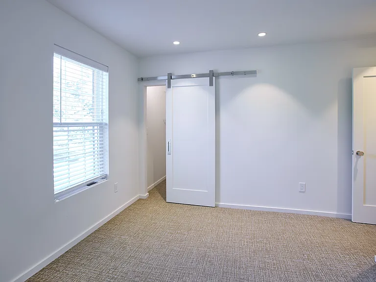 784 Farmington Ave — Photo 31