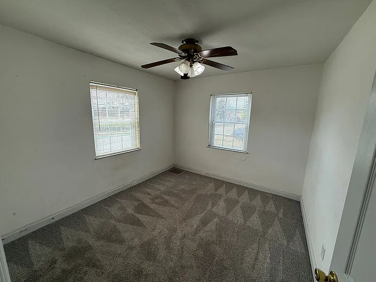 8661 Litzsinger Rd — Photo 10