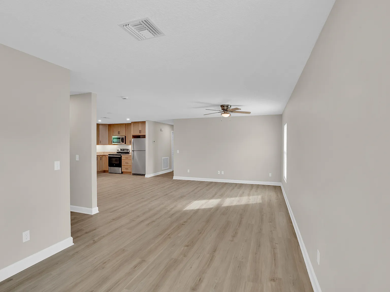 2 bed, 1400 sqft, $2,100 — Photo 4