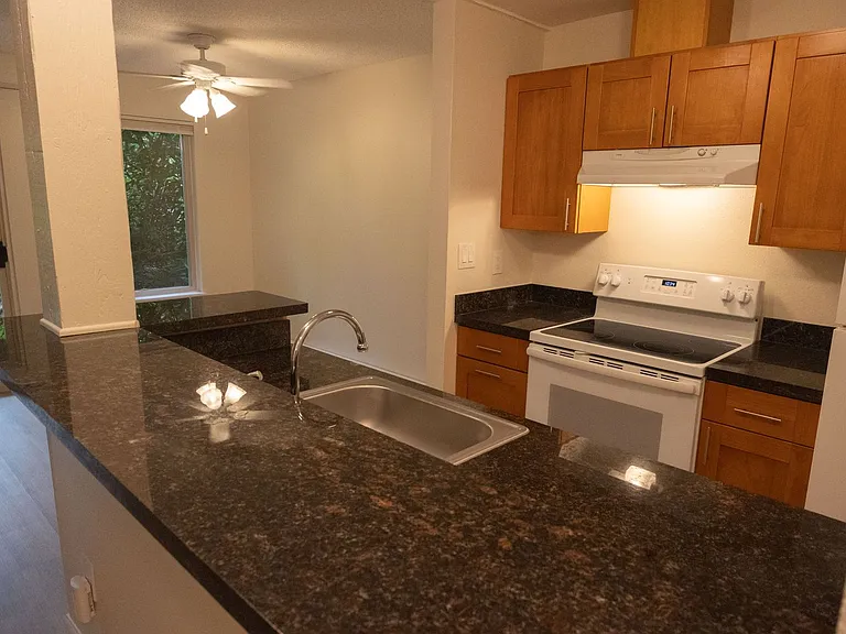 Willow Creek Apartments — Photo 16
