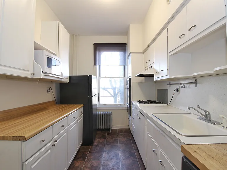 704 Washington St #3 — Photo 2