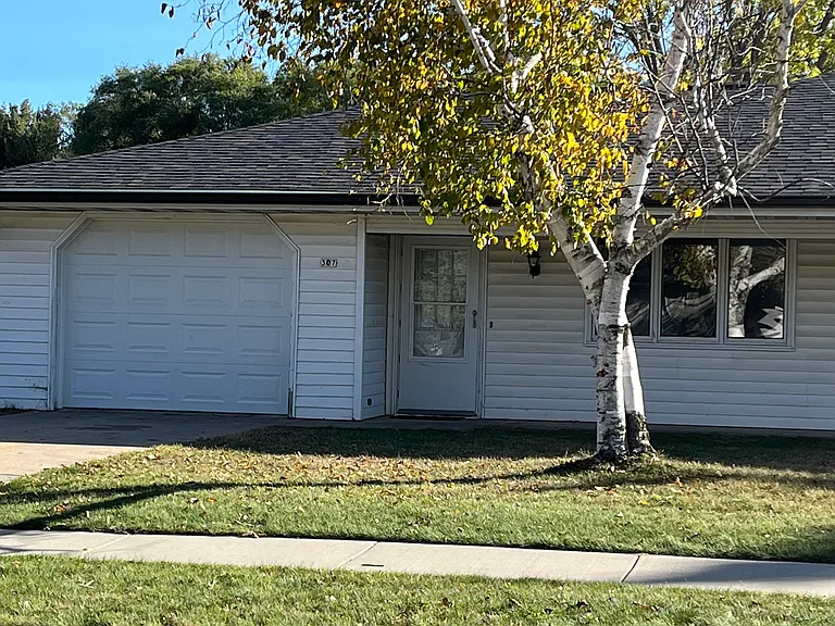 307 E Green Meadow Dr — Photo 2