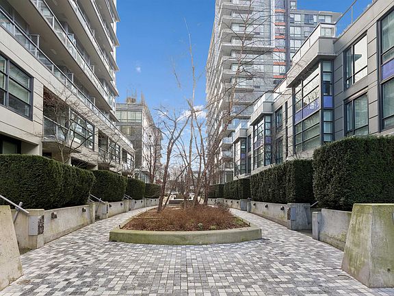 3rd image of 156 W 1st Ave