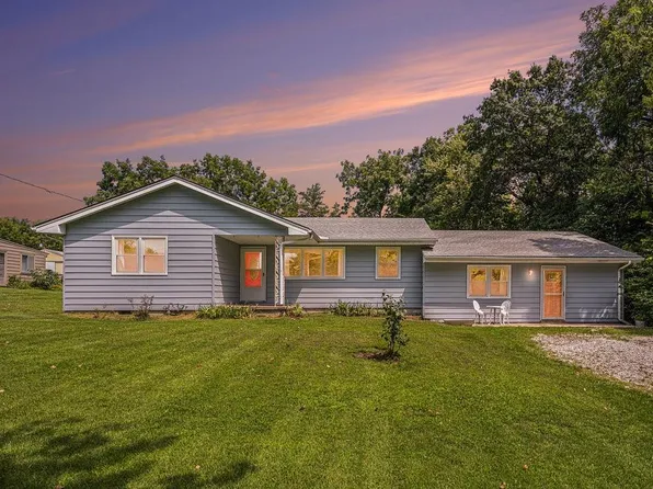 1018 Liberty St, Smithville, MO 64089