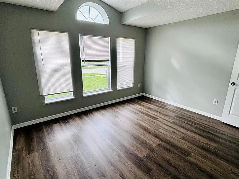 15937 Wilkinson Dr — Photo 12