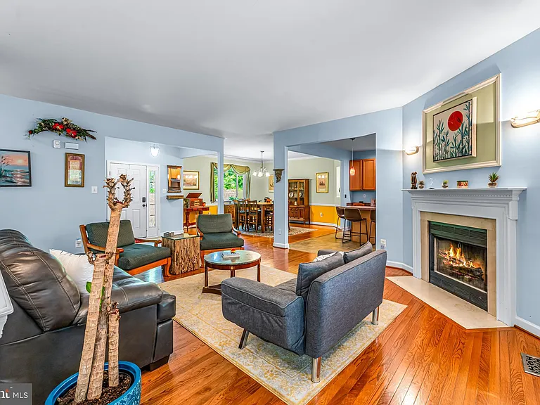 10870 Hammond Dr — Photo 8