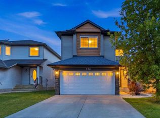 793 N Luxstone Lndg SW, Airdrie, AB T4B3K9