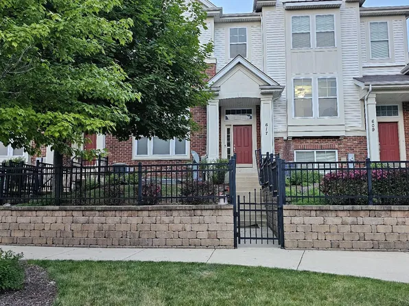 617 Plaza Pl, Aurora, IL 60504