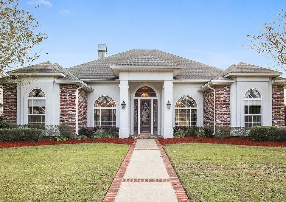 1st image of 35 Fairway Oaks Dr