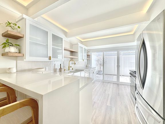 5th image of 4040 Grand View Blvd #179