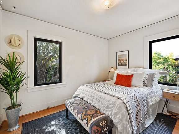 4th image of 8115 N Clarendon Ave