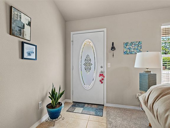 5th image of 8 Hillswick Dr