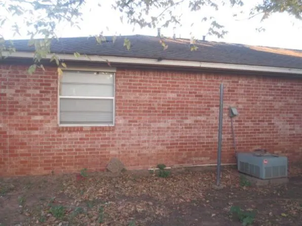 112 N Ross St, Walters, OK 73572