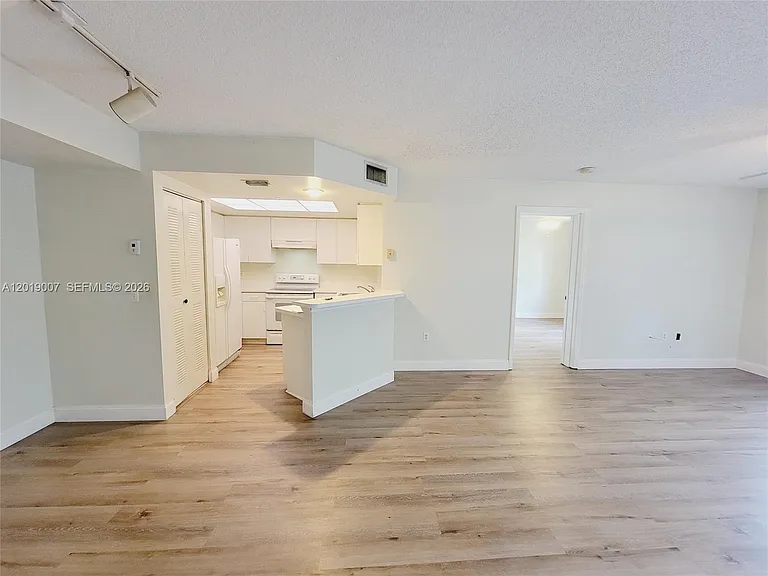 4155 N Haverhill Rd #1415 — Photo 14