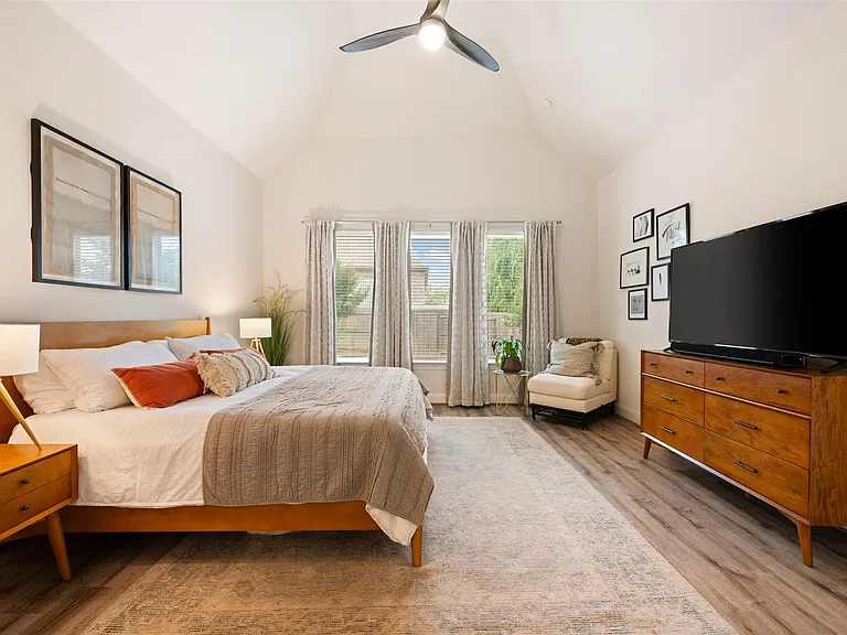 725 Millcreek Ln — Photo 19