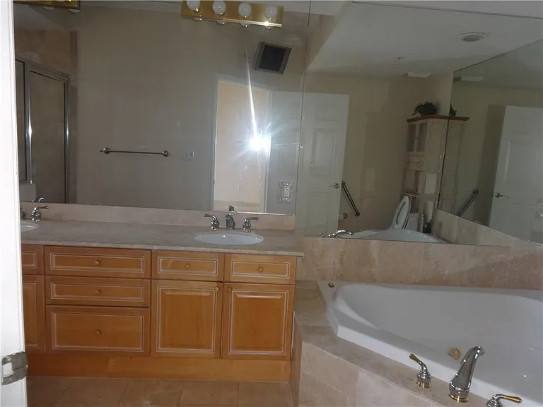 100 Birch Rd #1106B — Photo 26