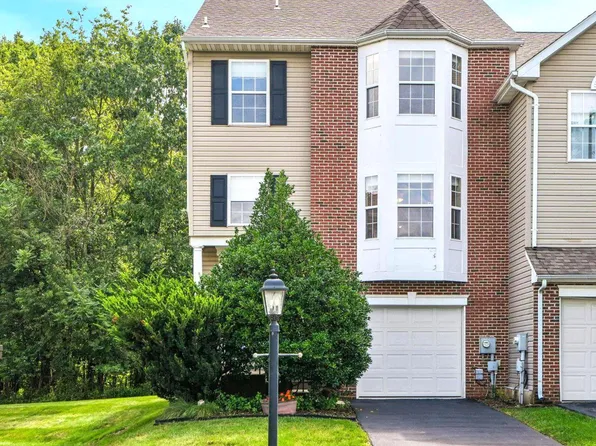 74 Hunt Club Dr, Collegeville, PA 19426
