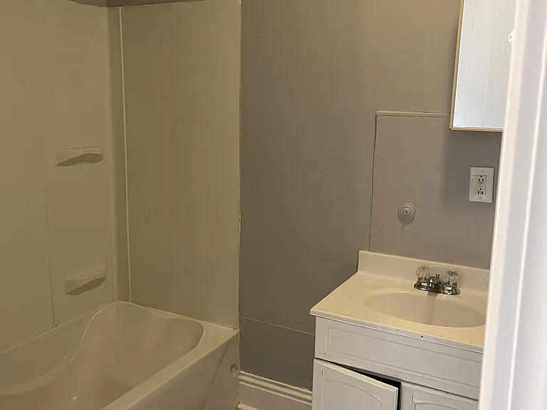 184 N Entrance Ave #2 — Photo 9