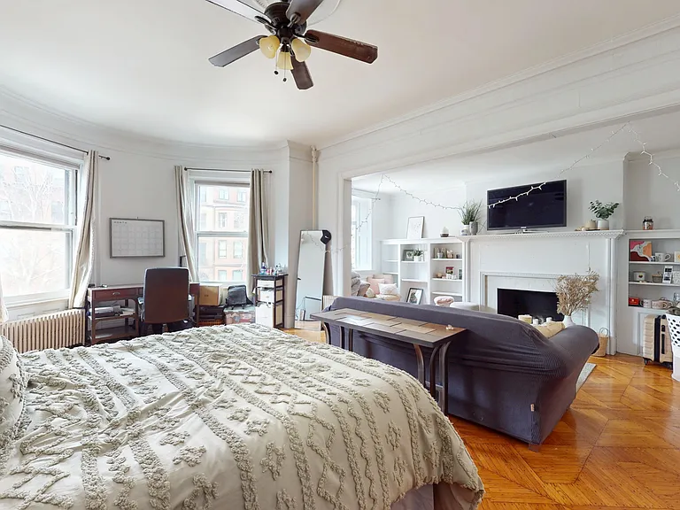 467 Beacon St #2 — Photo 2