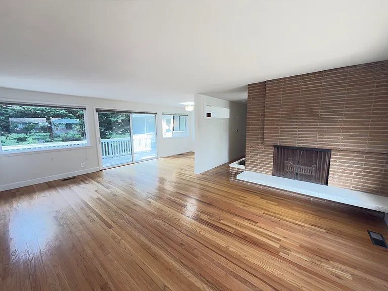 11626 SE 49th St — Photo 3