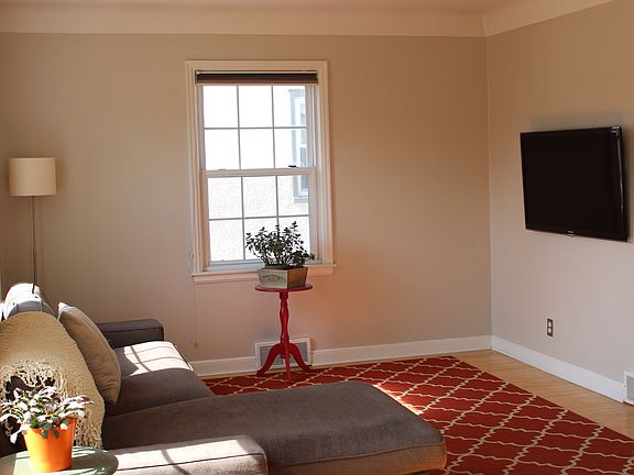 2nd image of 1917 Wordsworth Ave