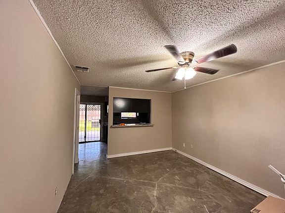 4th image of 1605 Triple Crown Dr