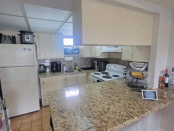 4th image of 8290 Lake Dr APT 426