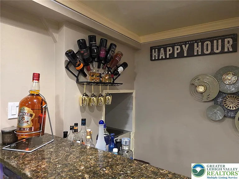 1052 Kingston Ln — Photo 33