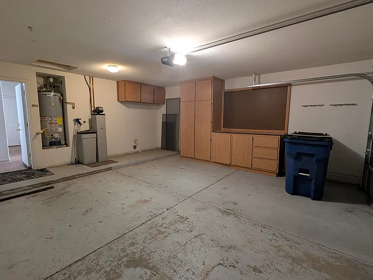 1129 E Nardini St — Photo 30