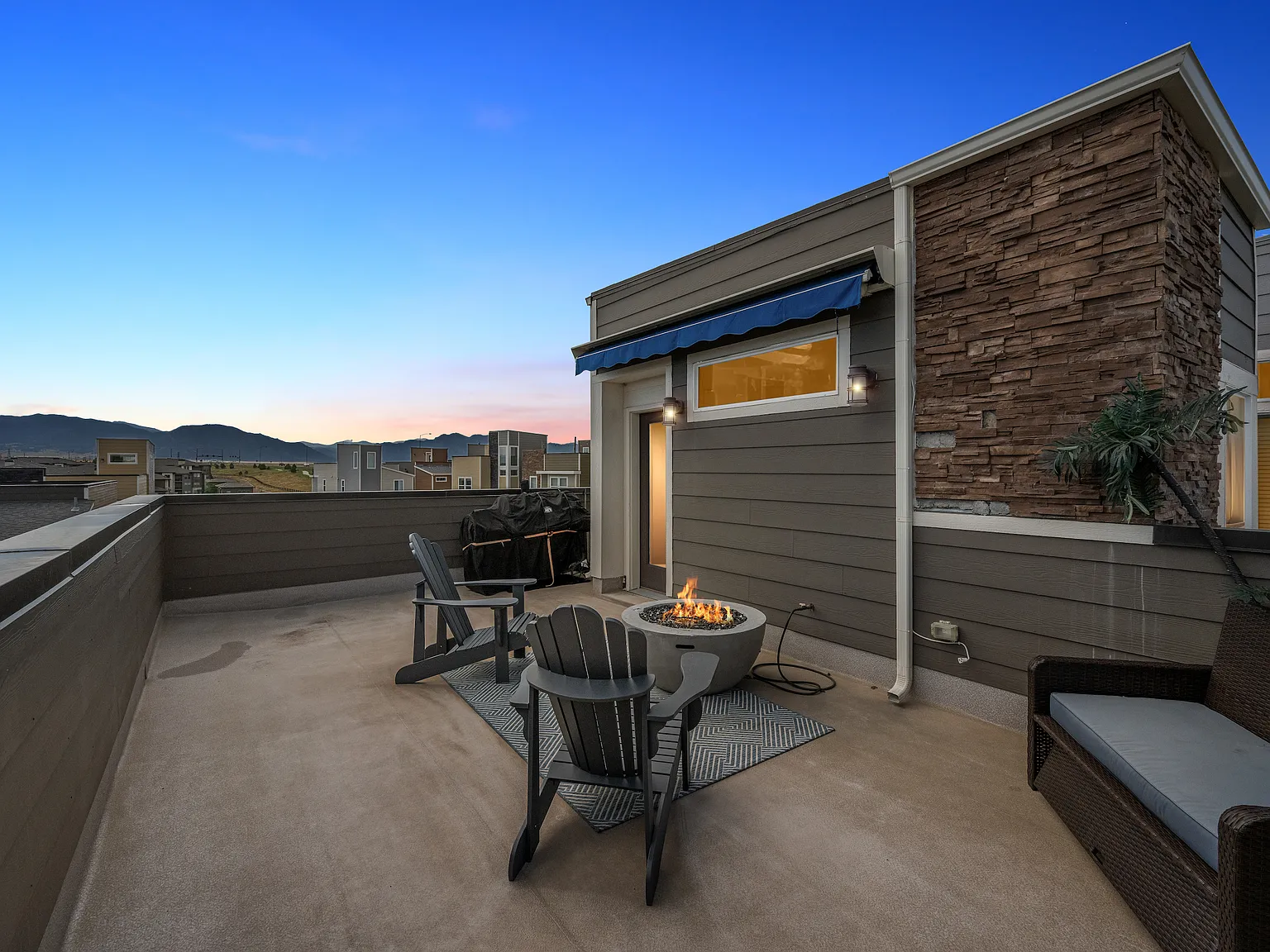 2 bed, 1829 sqft, $2,995 — Photo 4