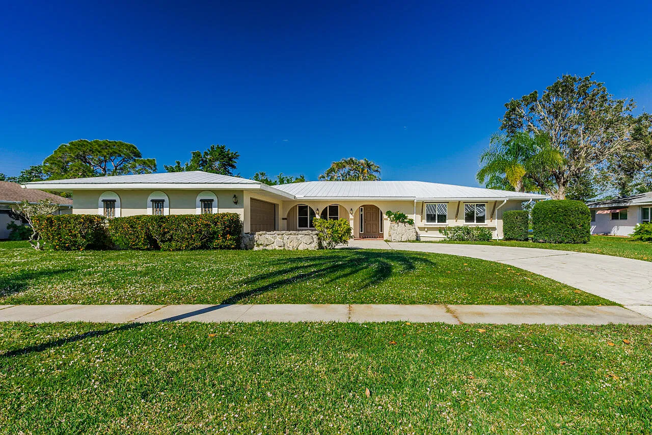 4 bed, 2.0 bath, 2238 sqft, $3,500 — Photo 3