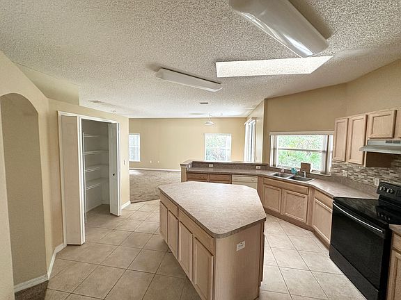 5th image of 10 Pennsylvania Ln