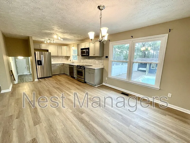 623 Daharan Dr — Photo 17