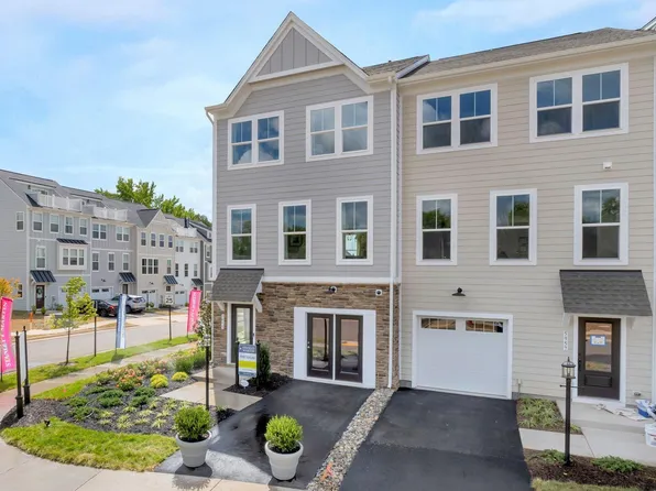 6015 McComb St, Crozet, VA 22932