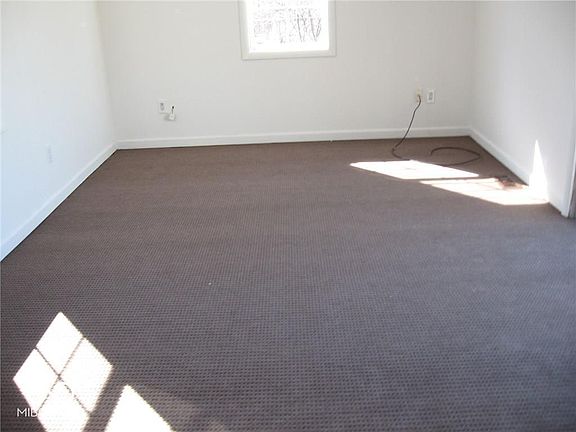 3rd image of 1230 N Luett Ave