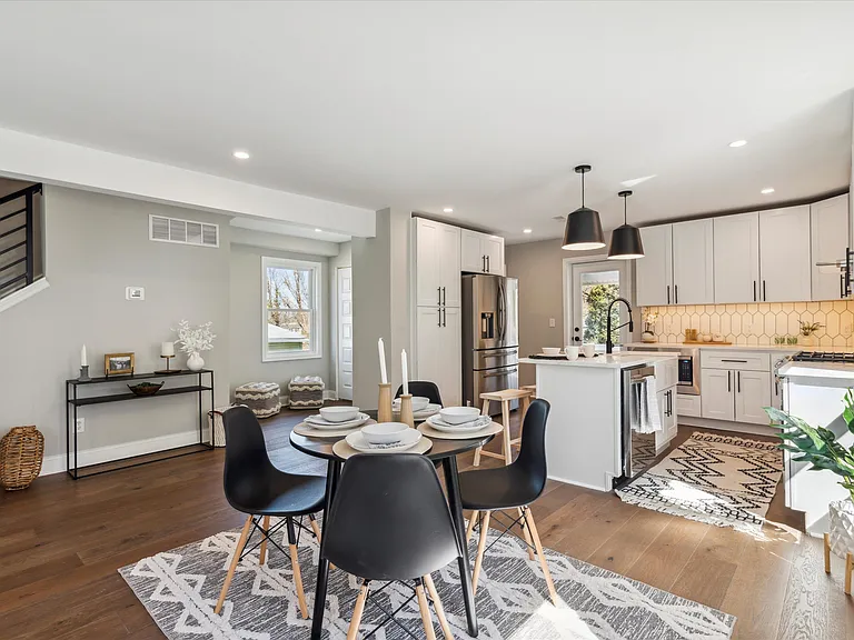 933 Henry Ave — Photo 11