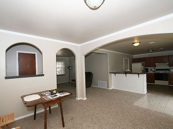3rd image of 1004 W Atlanta St