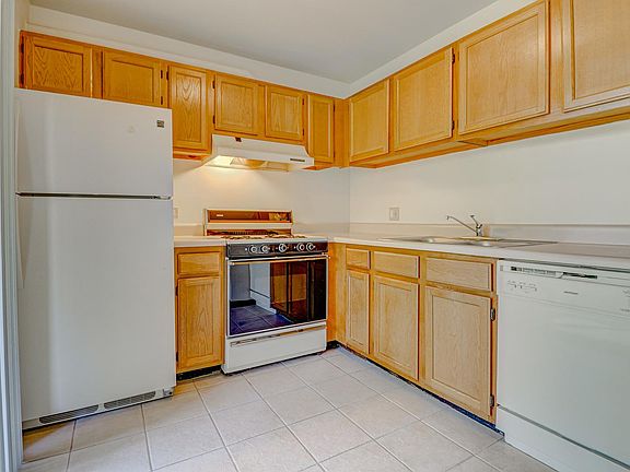 3rd image of 86 Gant Cir Unit B